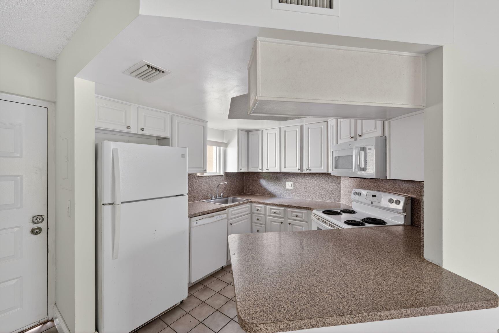 LAS VISTAS AT DORAL CONDO - Residential