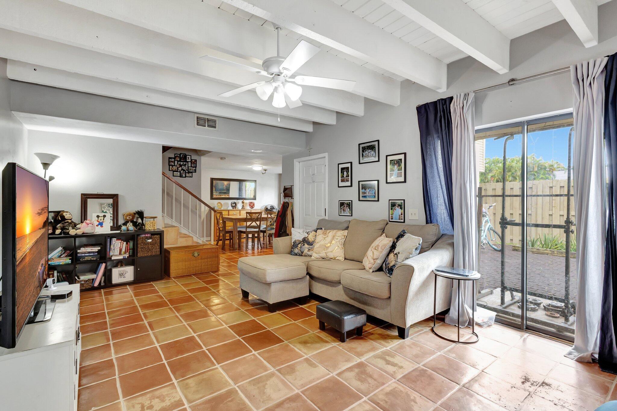 1586 Shaker Circle