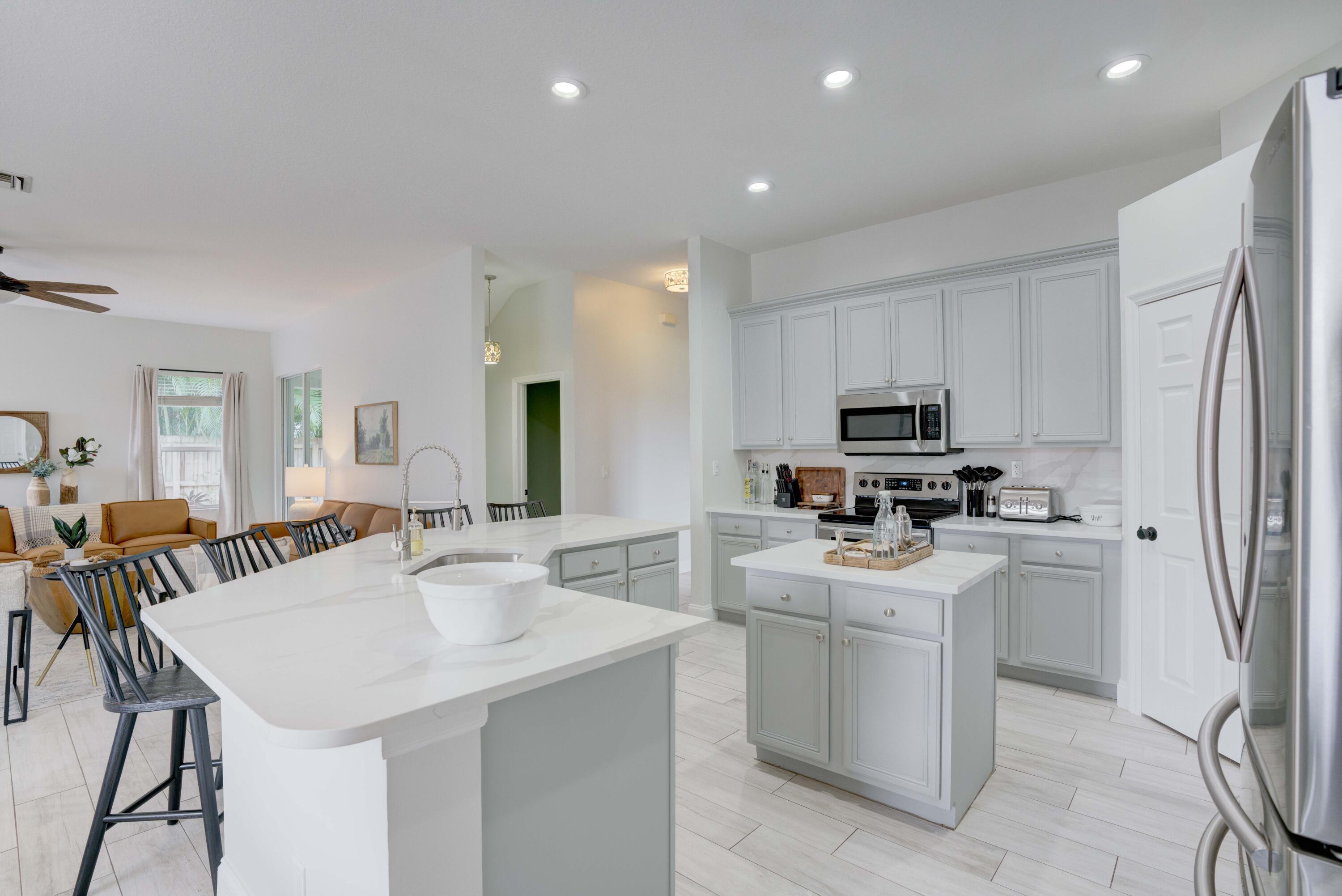 RIO VISTA OF ISLAND SHORES - Residential Lease