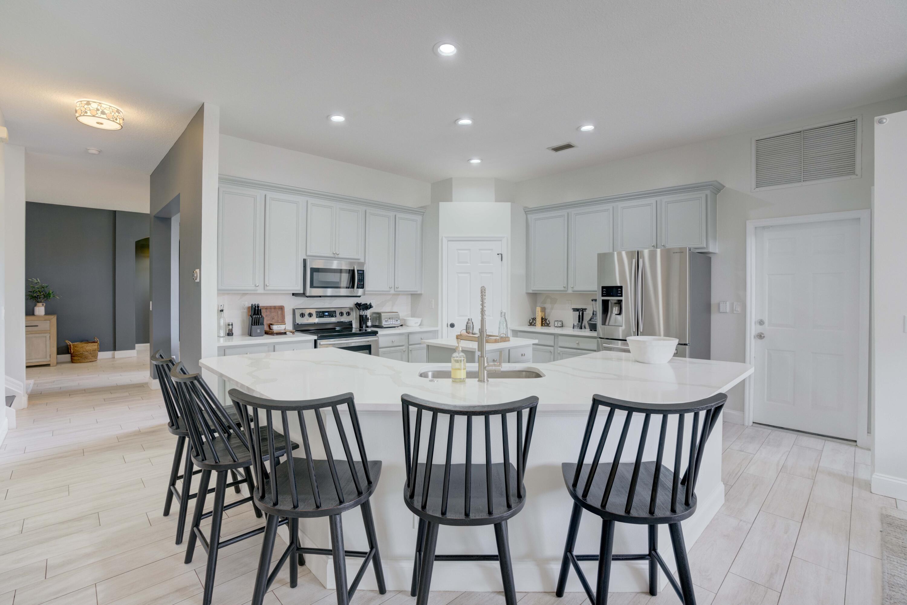 RIO VISTA OF ISLAND SHORES - Residential Lease