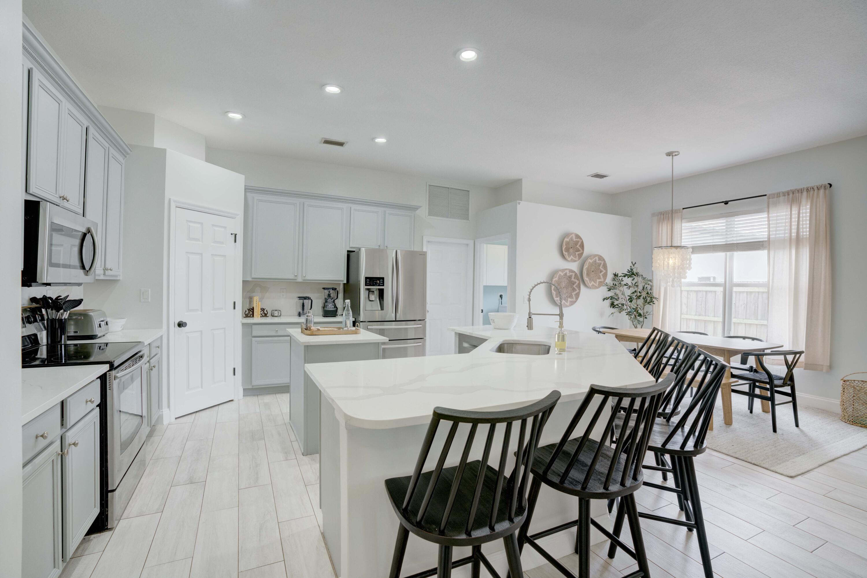 RIO VISTA OF ISLAND SHORES - Residential Lease