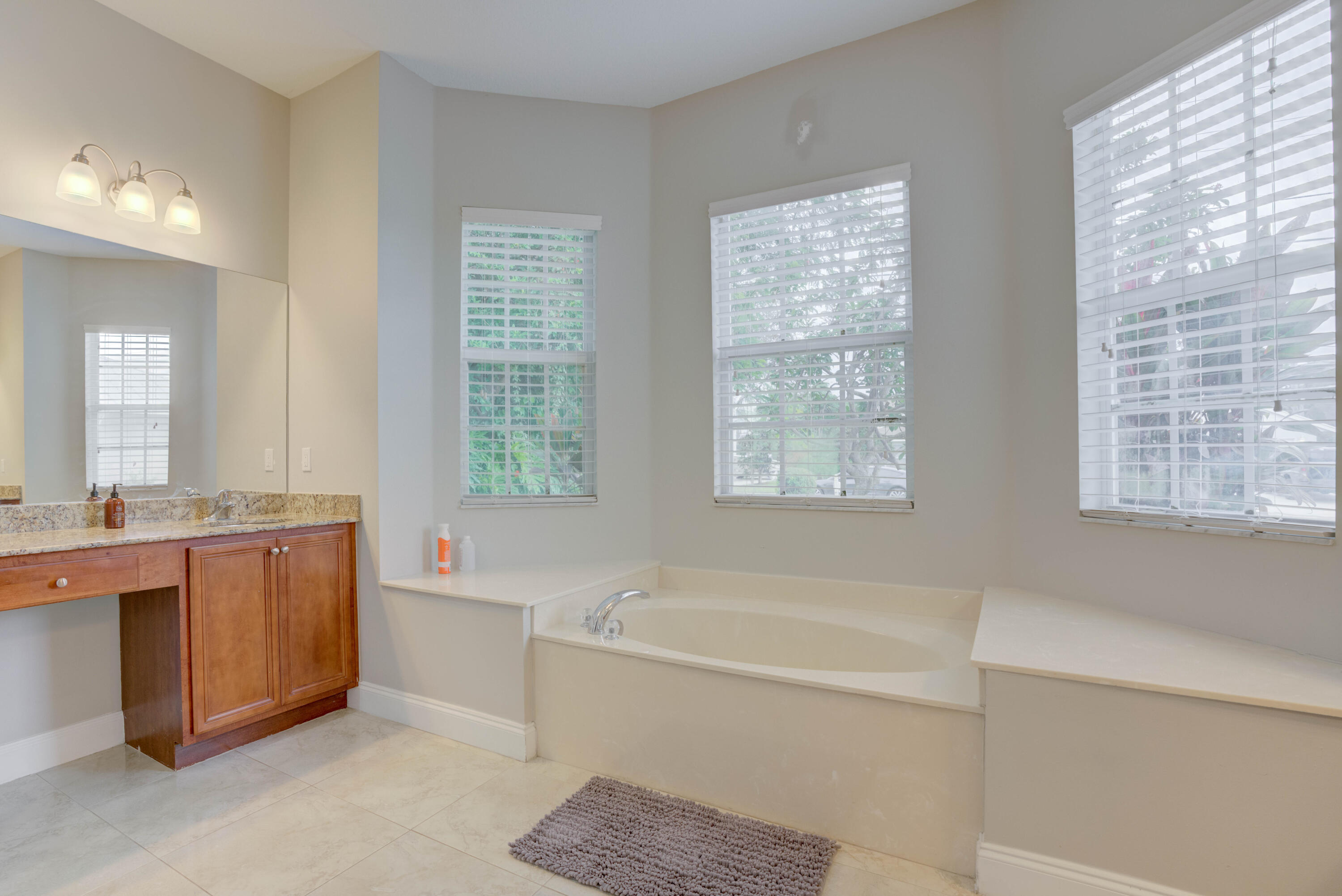 RIO VISTA OF ISLAND SHORES - Residential Lease