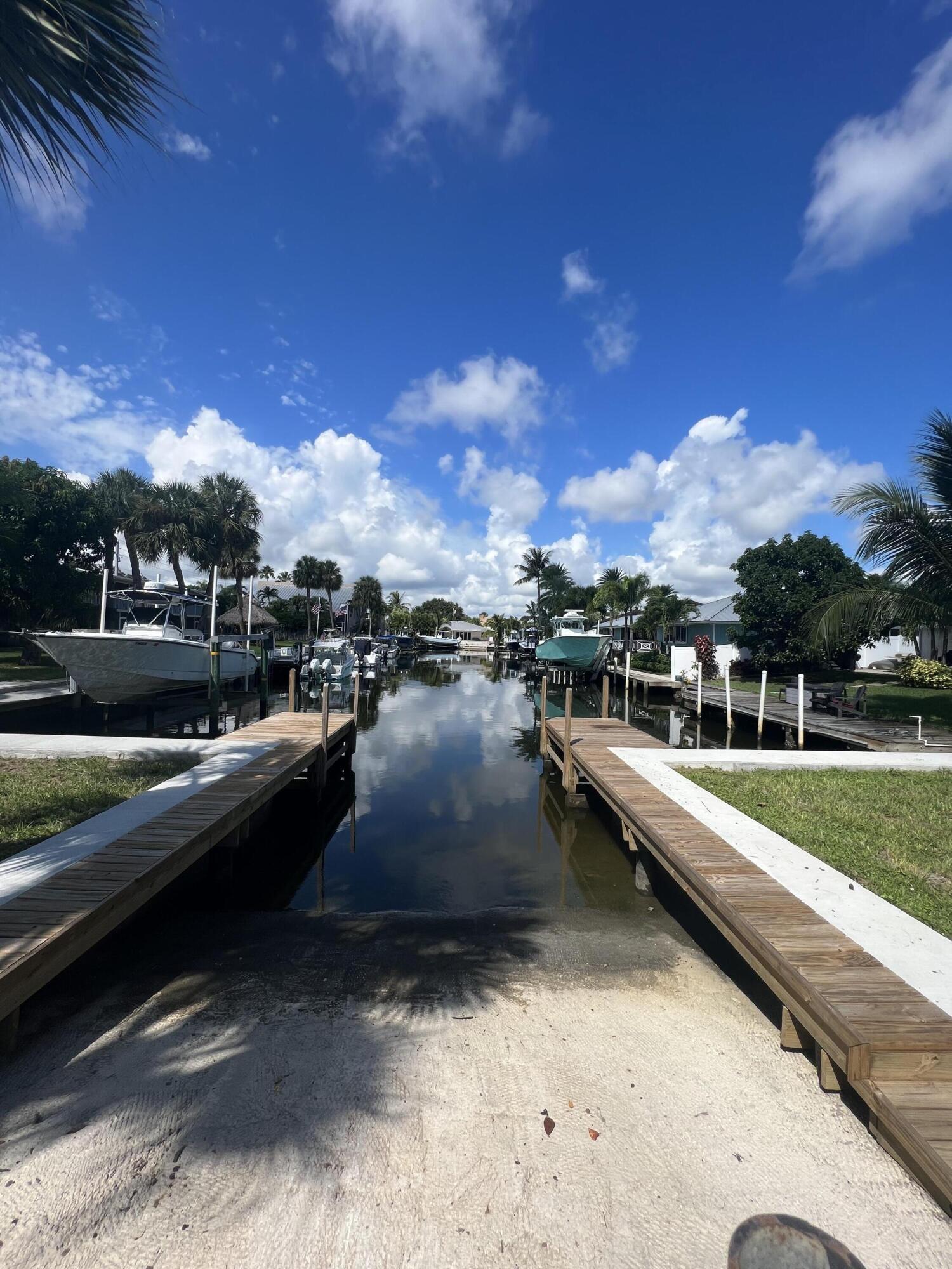 RIO VISTA OF ISLAND SHORES - Residential Lease