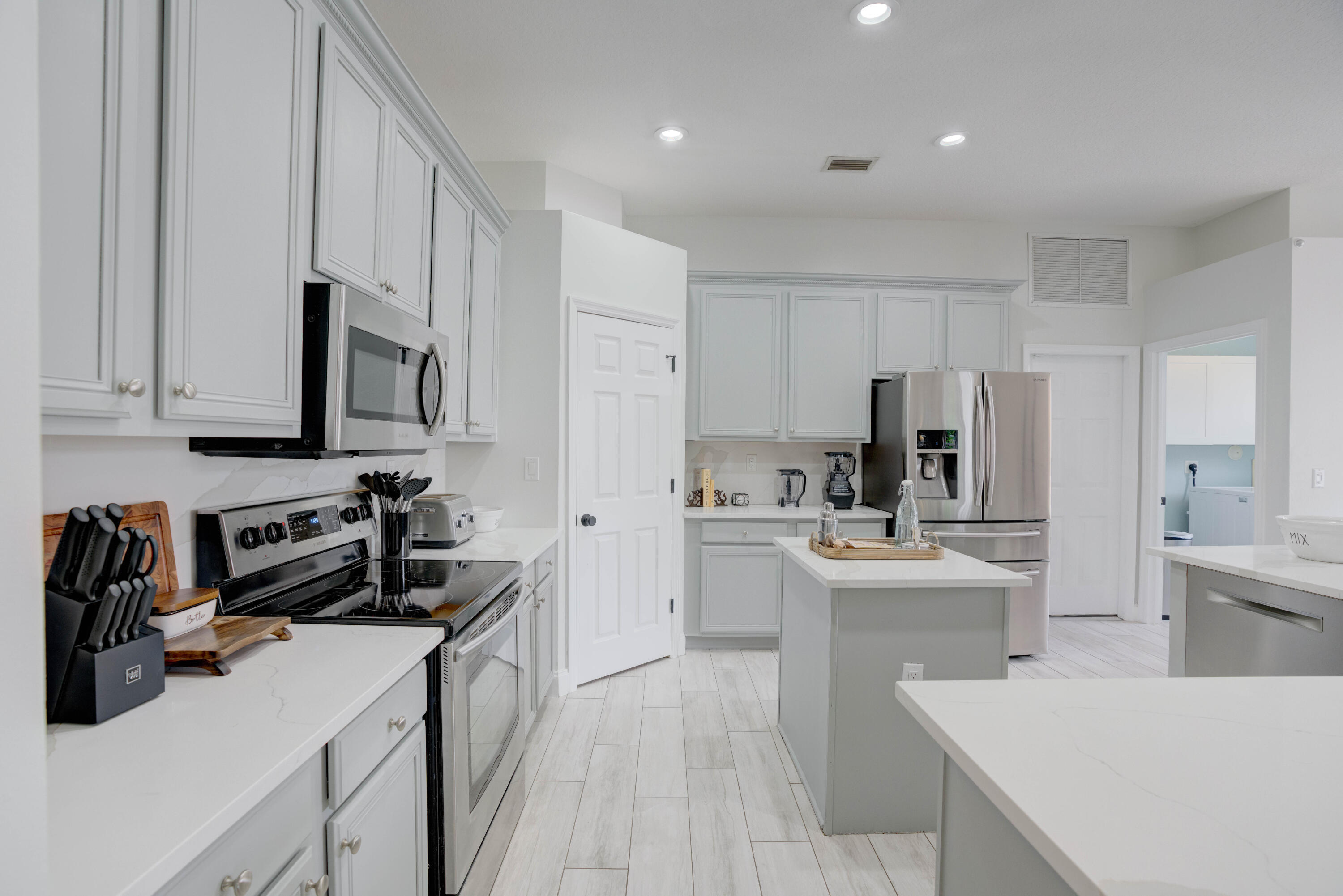 RIO VISTA OF ISLAND SHORES - Residential Lease