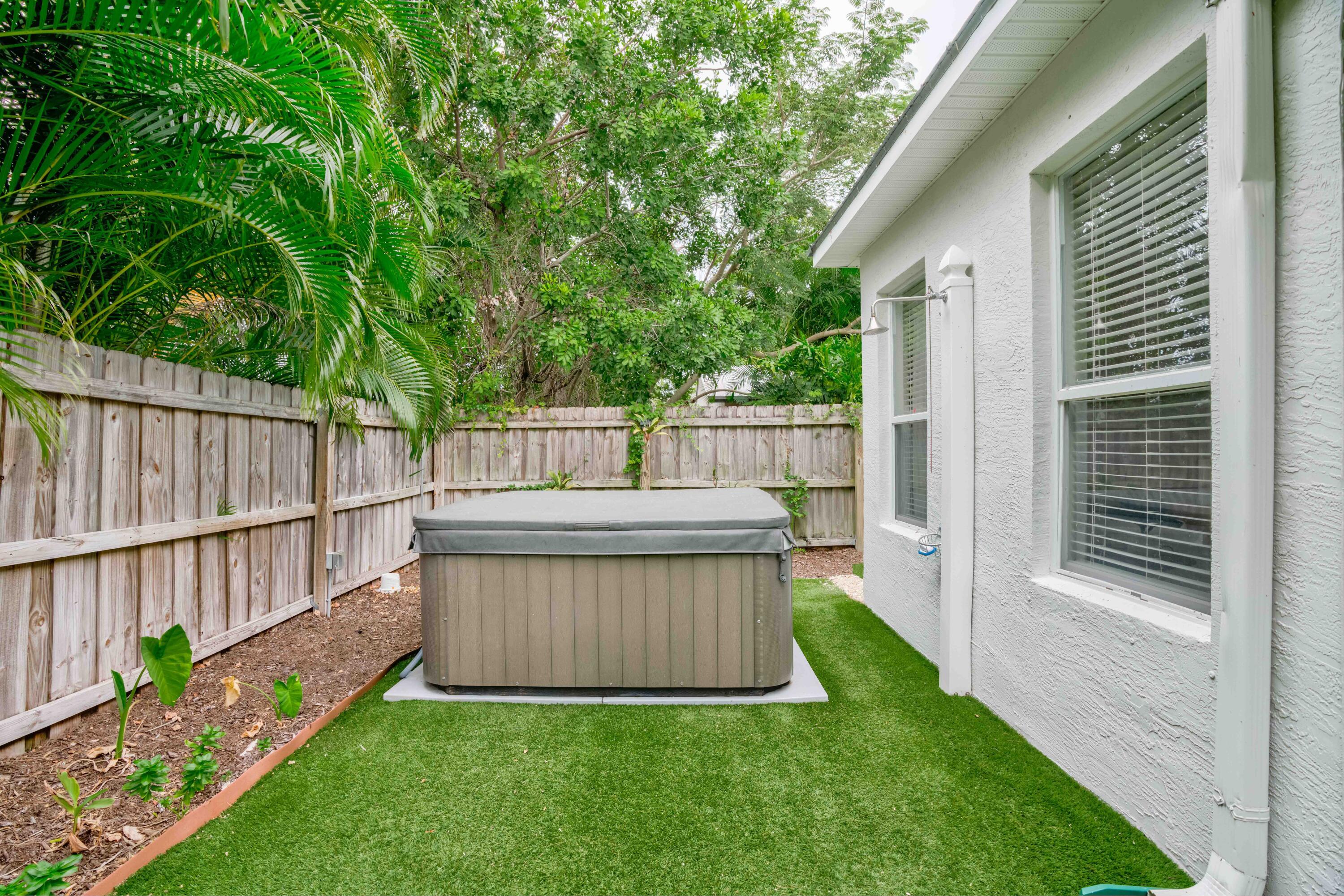 RIO VISTA OF ISLAND SHORES - Residential Lease