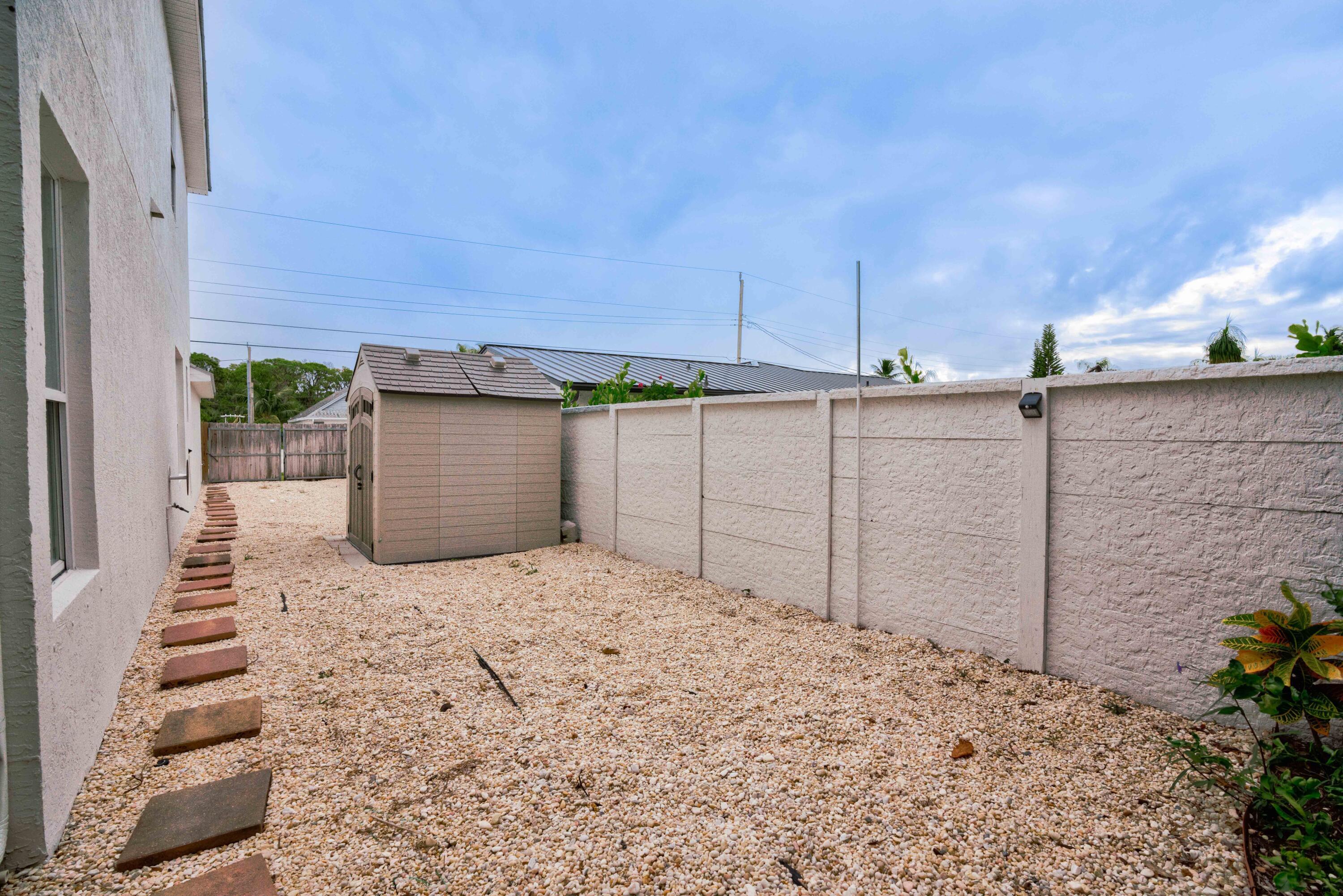 RIO VISTA OF ISLAND SHORES - Residential Lease