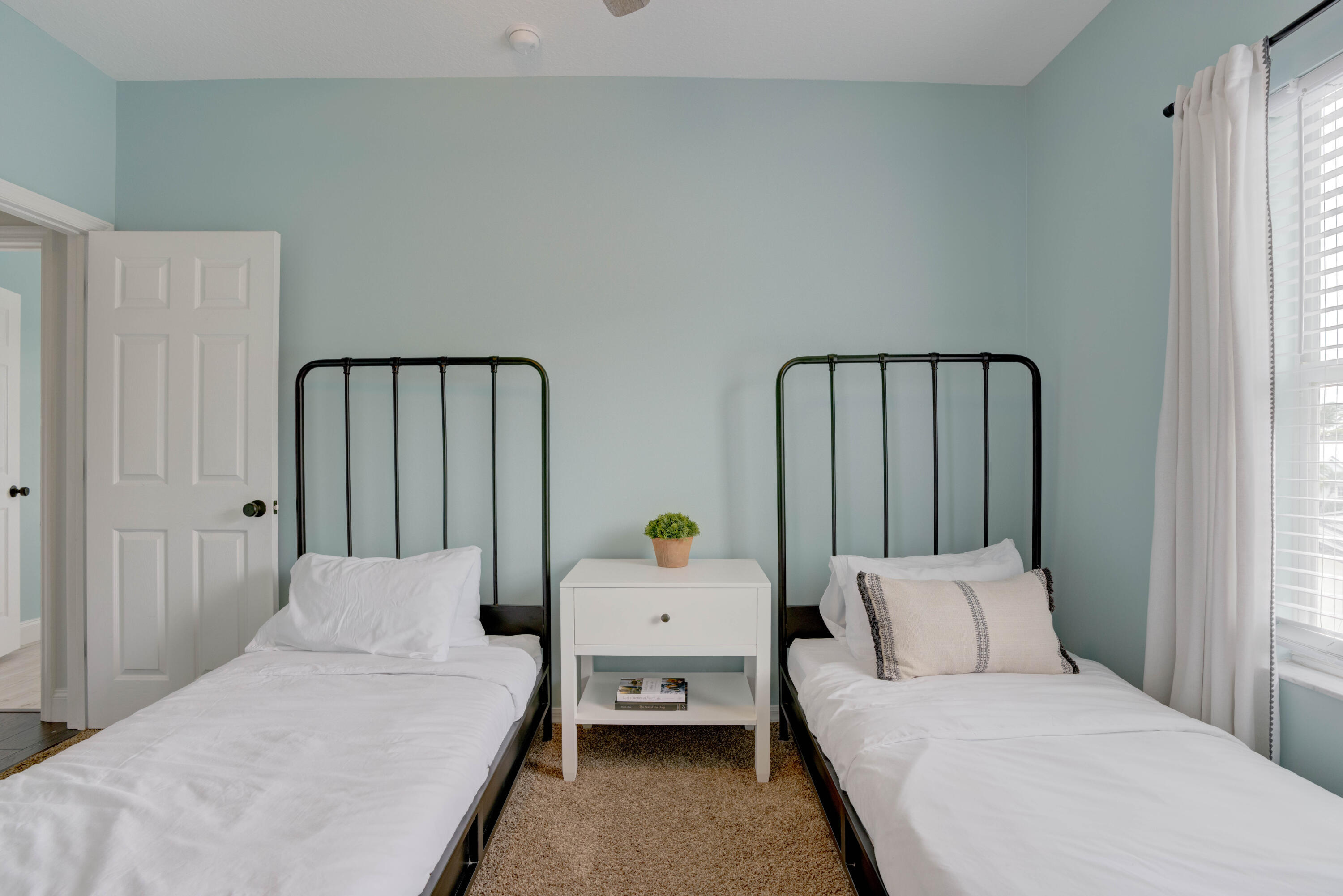 RIO VISTA OF ISLAND SHORES - Residential Lease