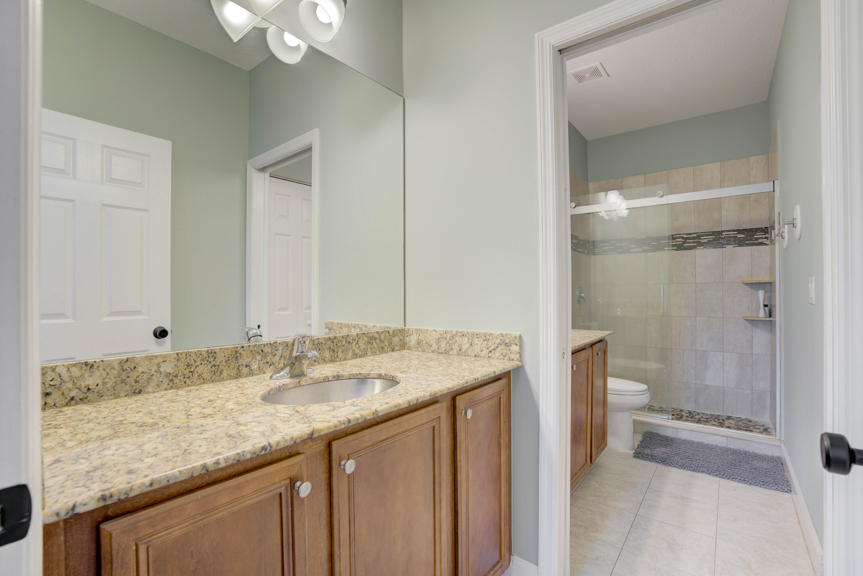 RIO VISTA OF ISLAND SHORES - Residential Lease