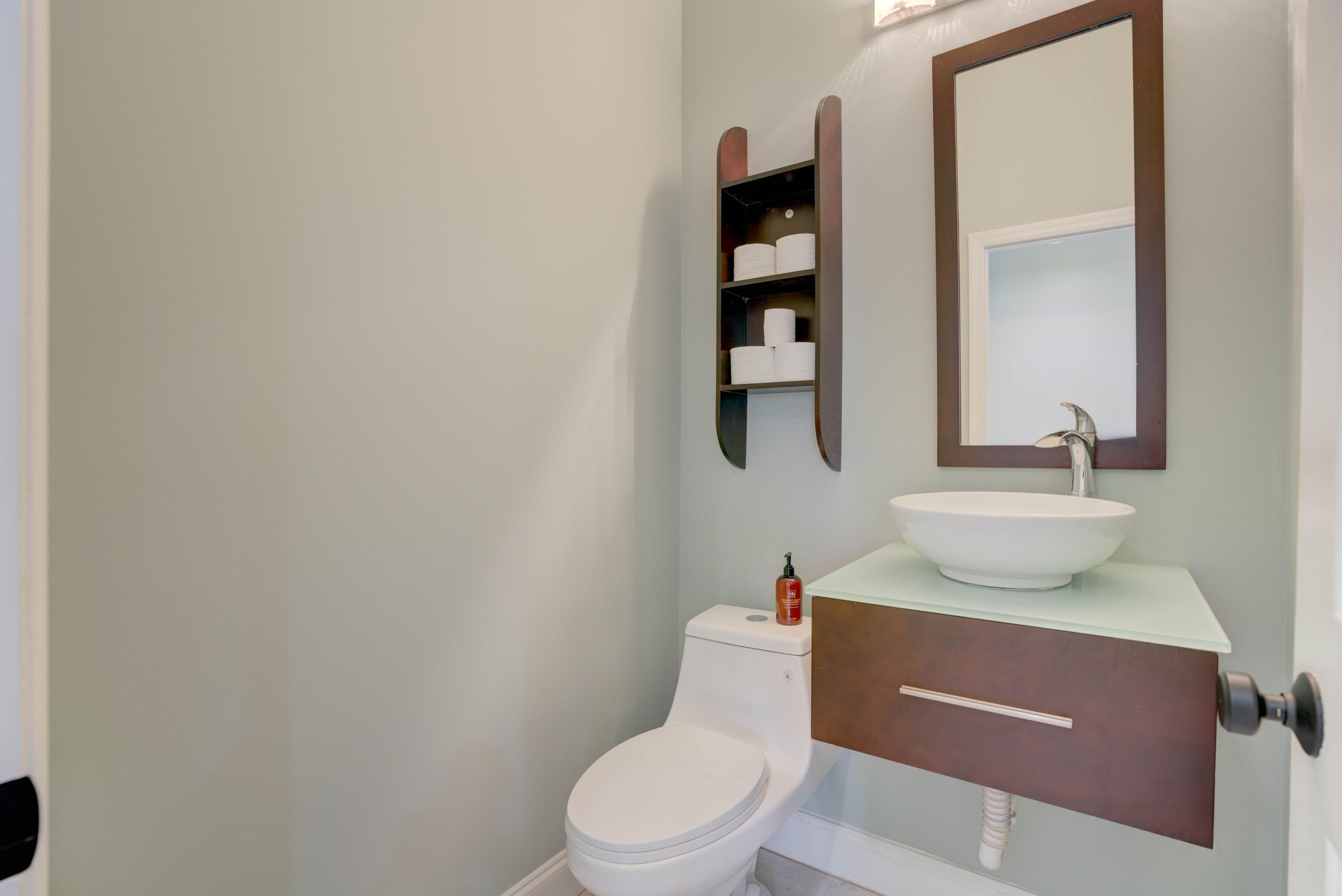 RIO VISTA OF ISLAND SHORES - Residential Lease