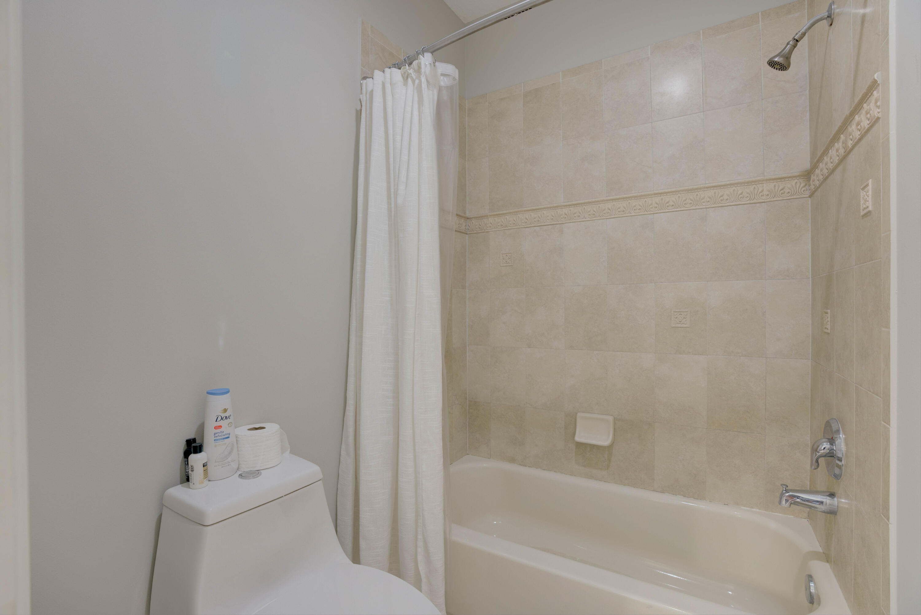 RIO VISTA OF ISLAND SHORES - Residential Lease