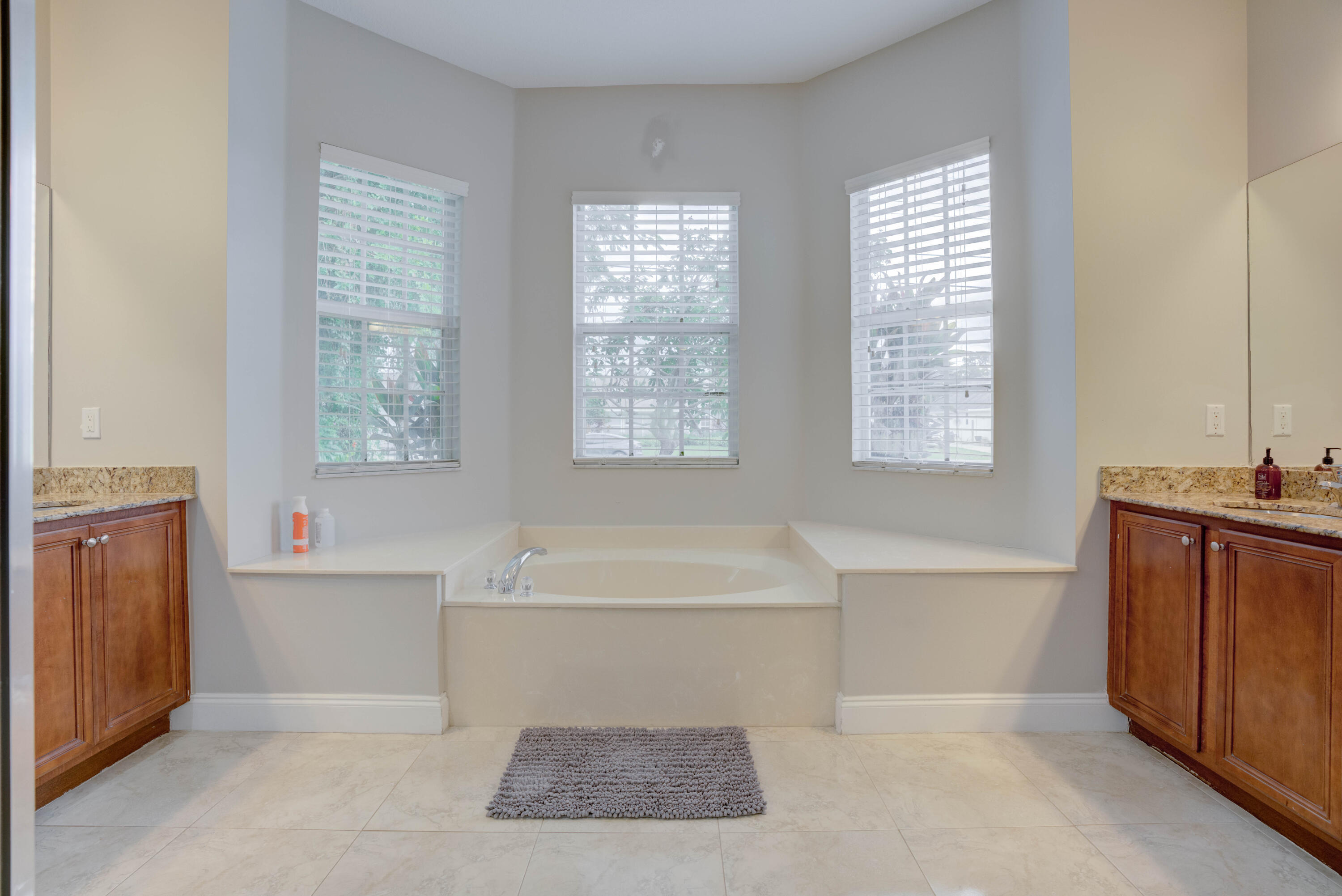 RIO VISTA OF ISLAND SHORES - Residential Lease