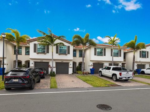 6011 Woods Edge Circle Palm Beach Gardens FL 33410