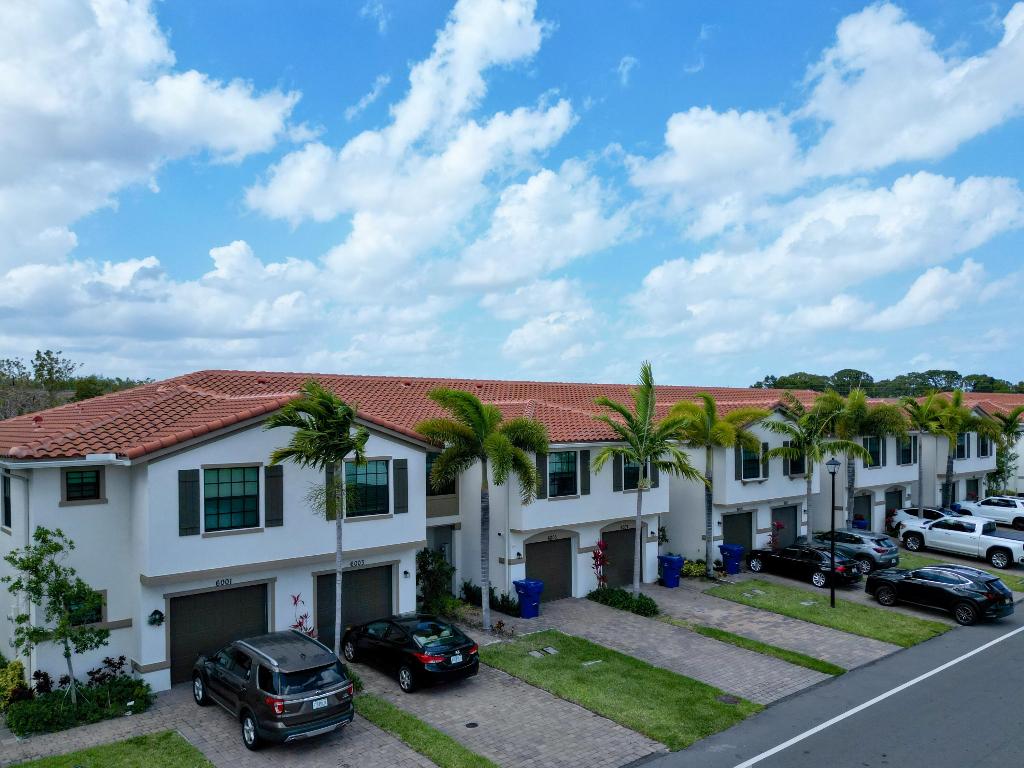 6011 Woods Edge Circle