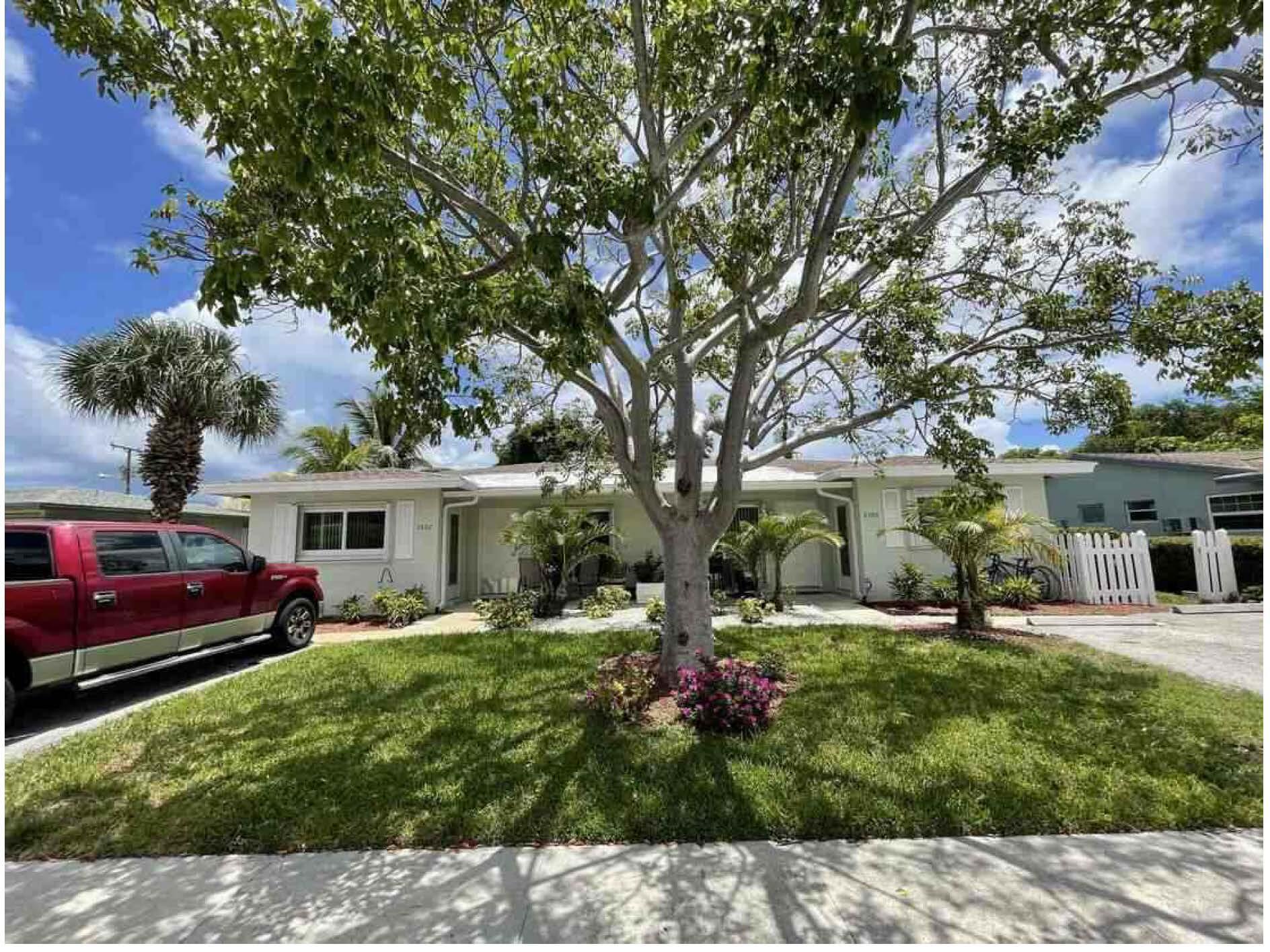Great east location. One mile to Beach, Mizner Park, walk Publixnew kitchen cabinets new AC new vanity, washer/dryer,dishwasher