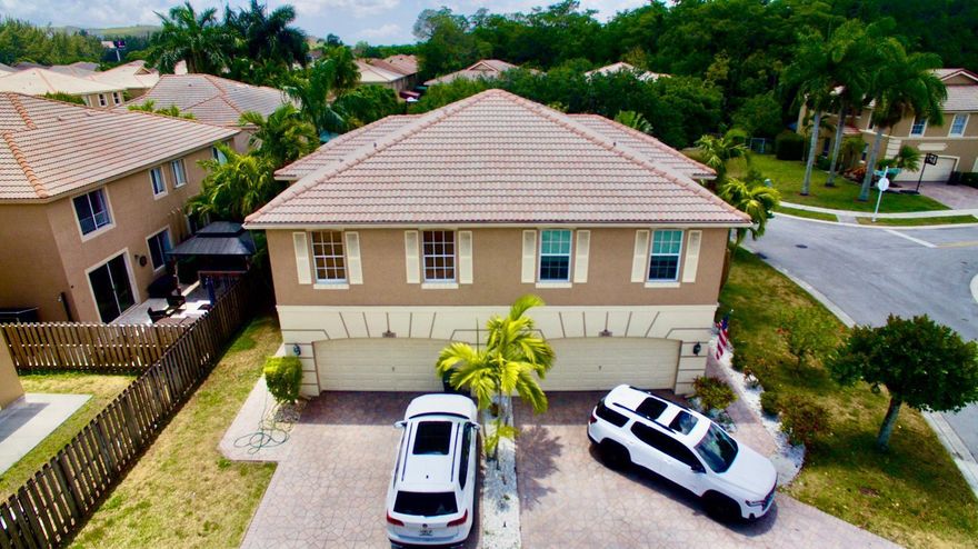 Beautiful and Totally remodeled 3/2/1 townhome located in a very nice, quiet and organized community. at Banyan Trails. Tenants and Owner have maintained this townhome in spectacular conditions! With the biggest driveway fitting 5 to 6 cars plus two Car Garage, this TOWNHOME has it all. Renovated Kitchen with white, modern cabinets, and stainless steel appliances and remodeled Bathrooms, Nice backyard to barbecue with artificial grass. Banyan Trails Community offers 2 pools, clubhouse, kids area, and fitness center. Location is near great schools, awesome public ''Sabal Pines Park'' in front of the condominium; awesome for kids to play all sports. It is conveniently located to highways, Shoppings, casino, LA Fitness & the promenade Mall.