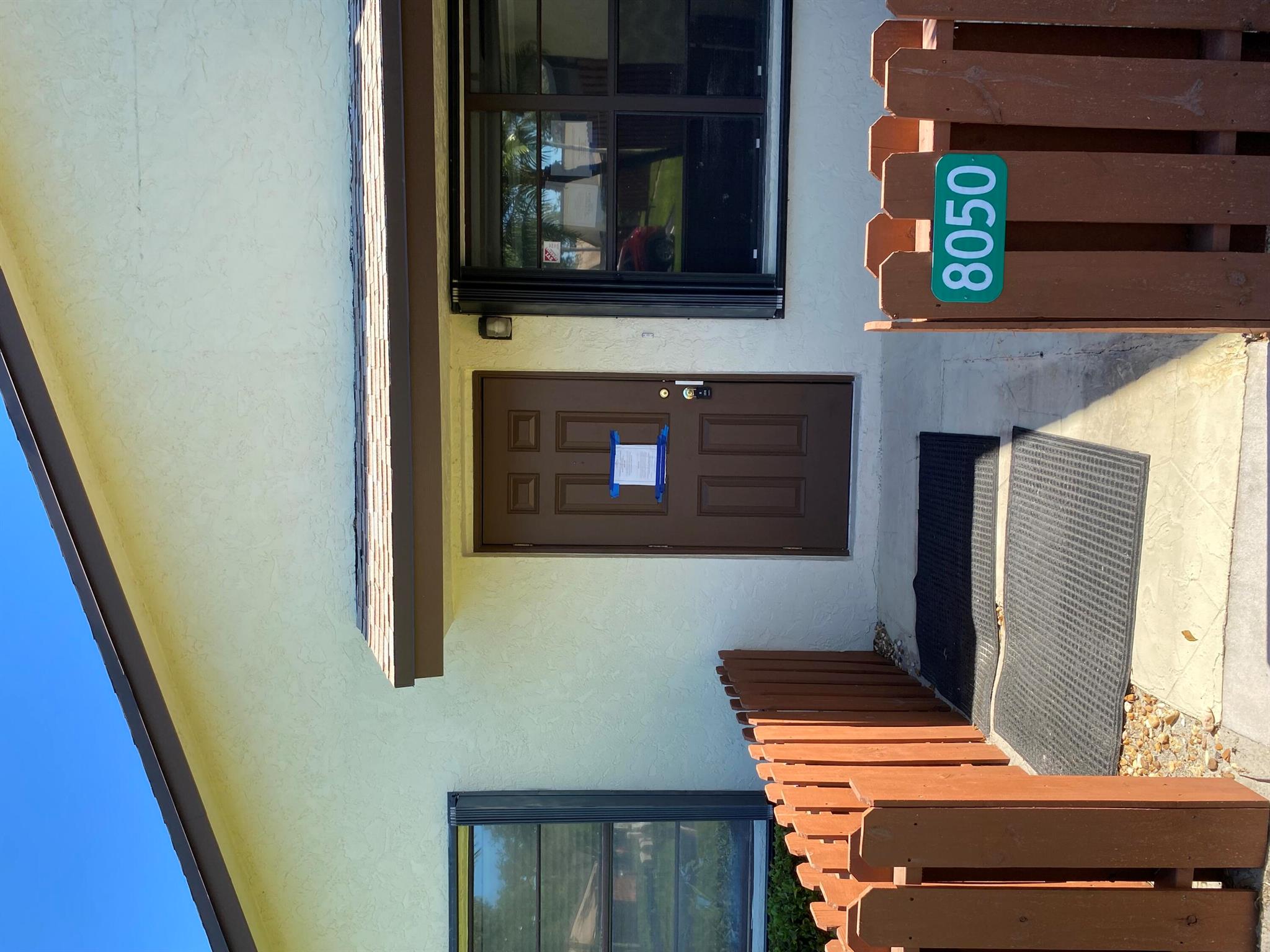 Great one story villa in a 55+ community in the quaint beachtown of Hobe Sound in Martin County. Perfect for a full-time or part-time residence. Located near the beautiful beaches, restaurants and shopping.