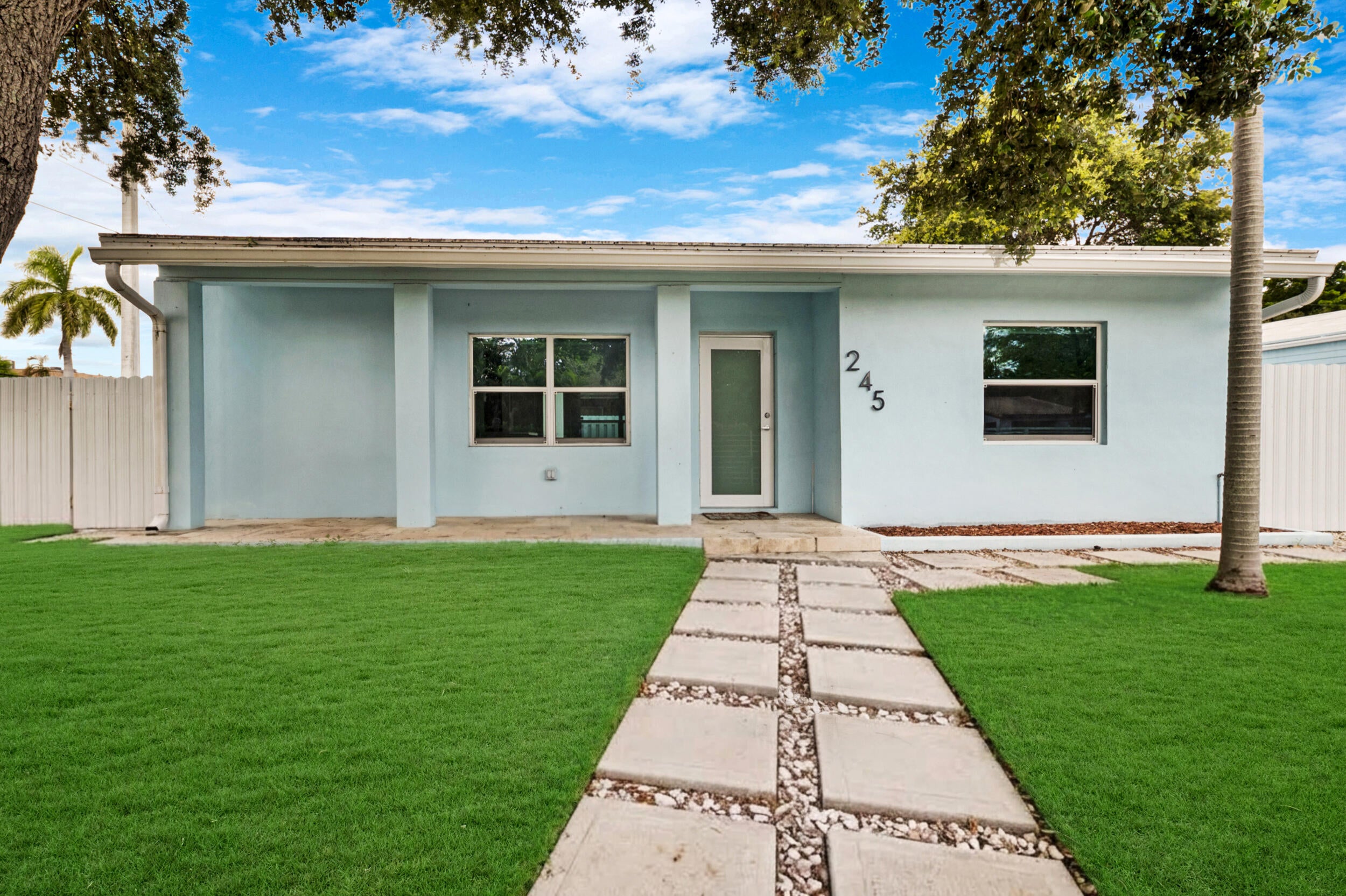 245 SW 20TH Street