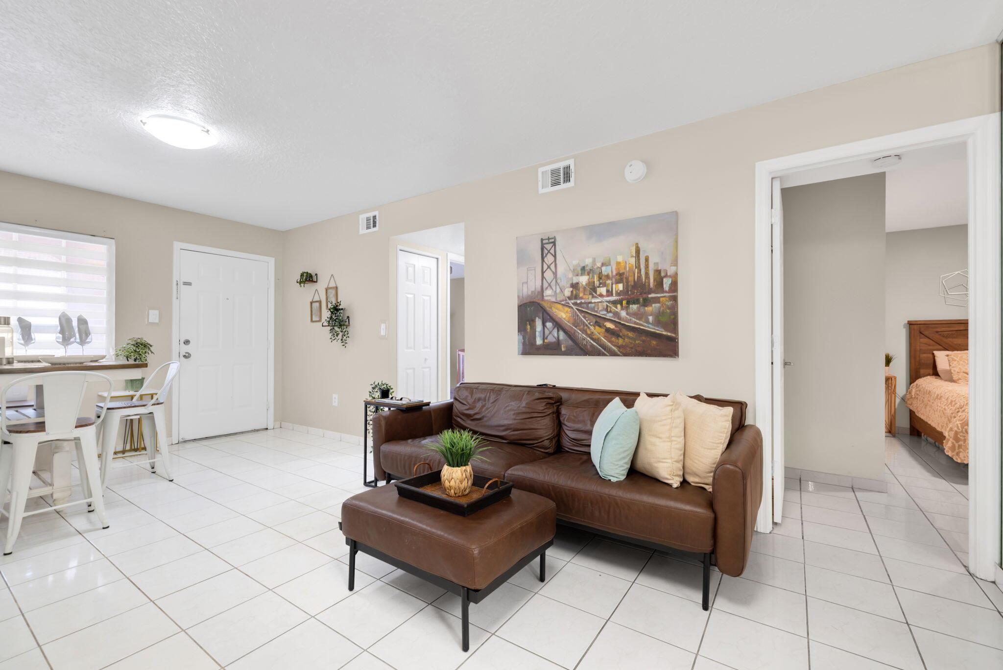 7853 W 36th Avenue 104, Hialeah, FL, 33018/$370,000 4 7853 W 36th Avenue 104