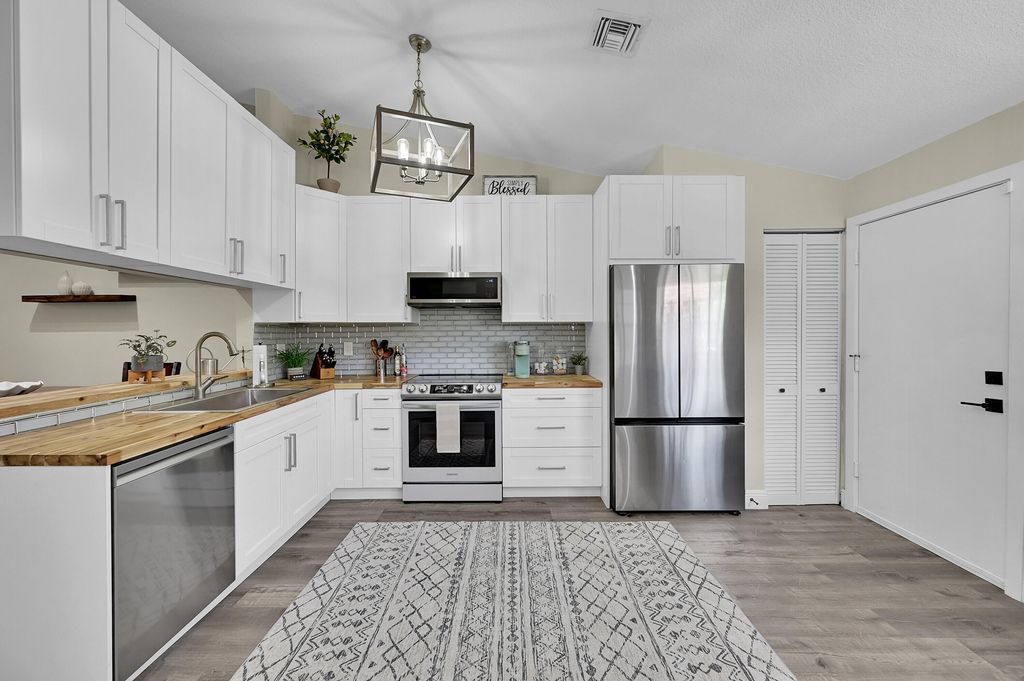 Photo of 8039 Summer Shores Drive, Delray Beach, FL 33446 (MLS # R10993993)