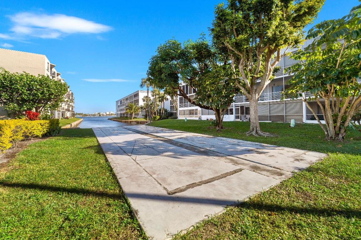 HIDDEN HARBOUR OF THE PALM BEACHES CONDO - Residential