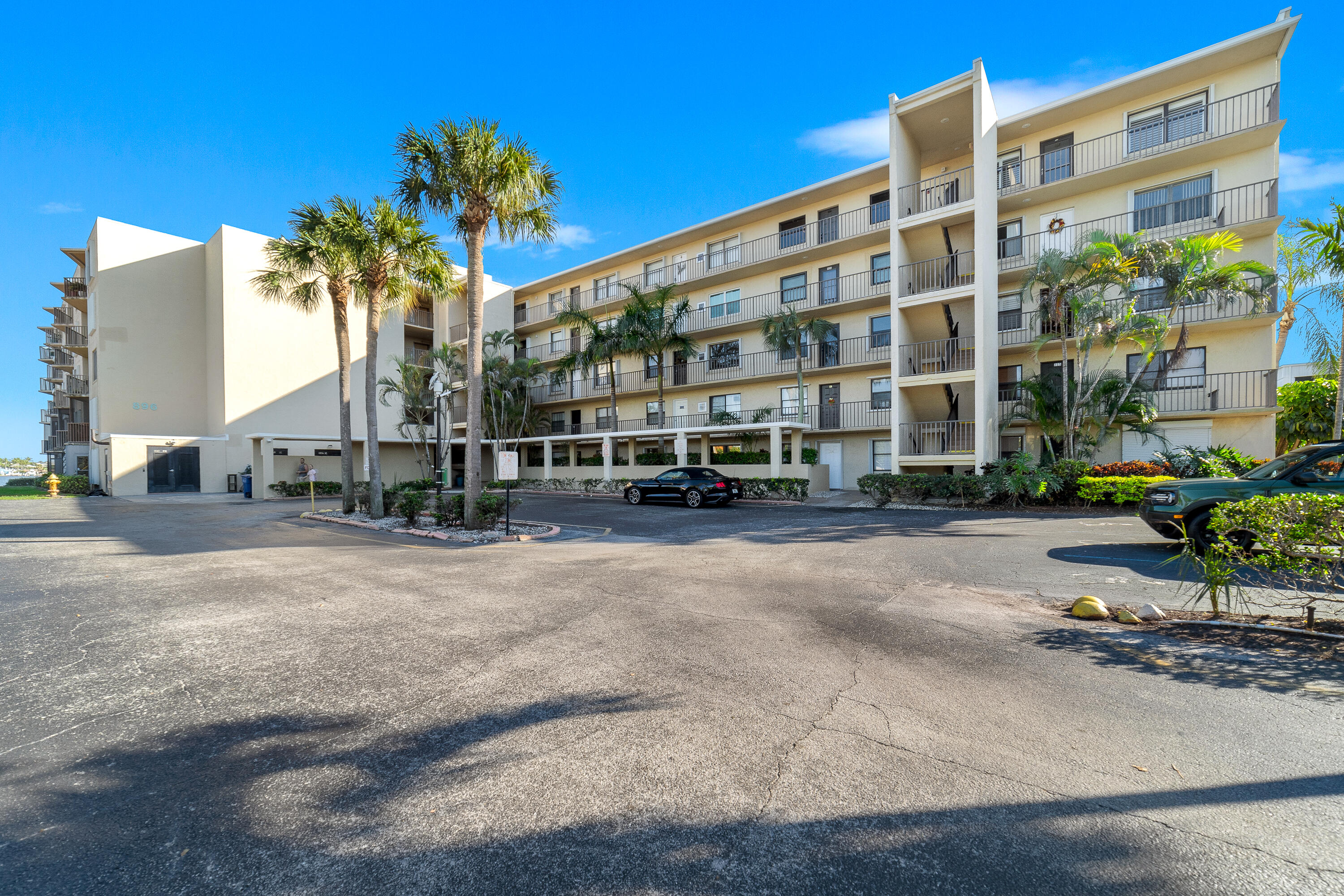 HIDDEN HARBOUR OF THE PALM BEACHES CONDO - Residential