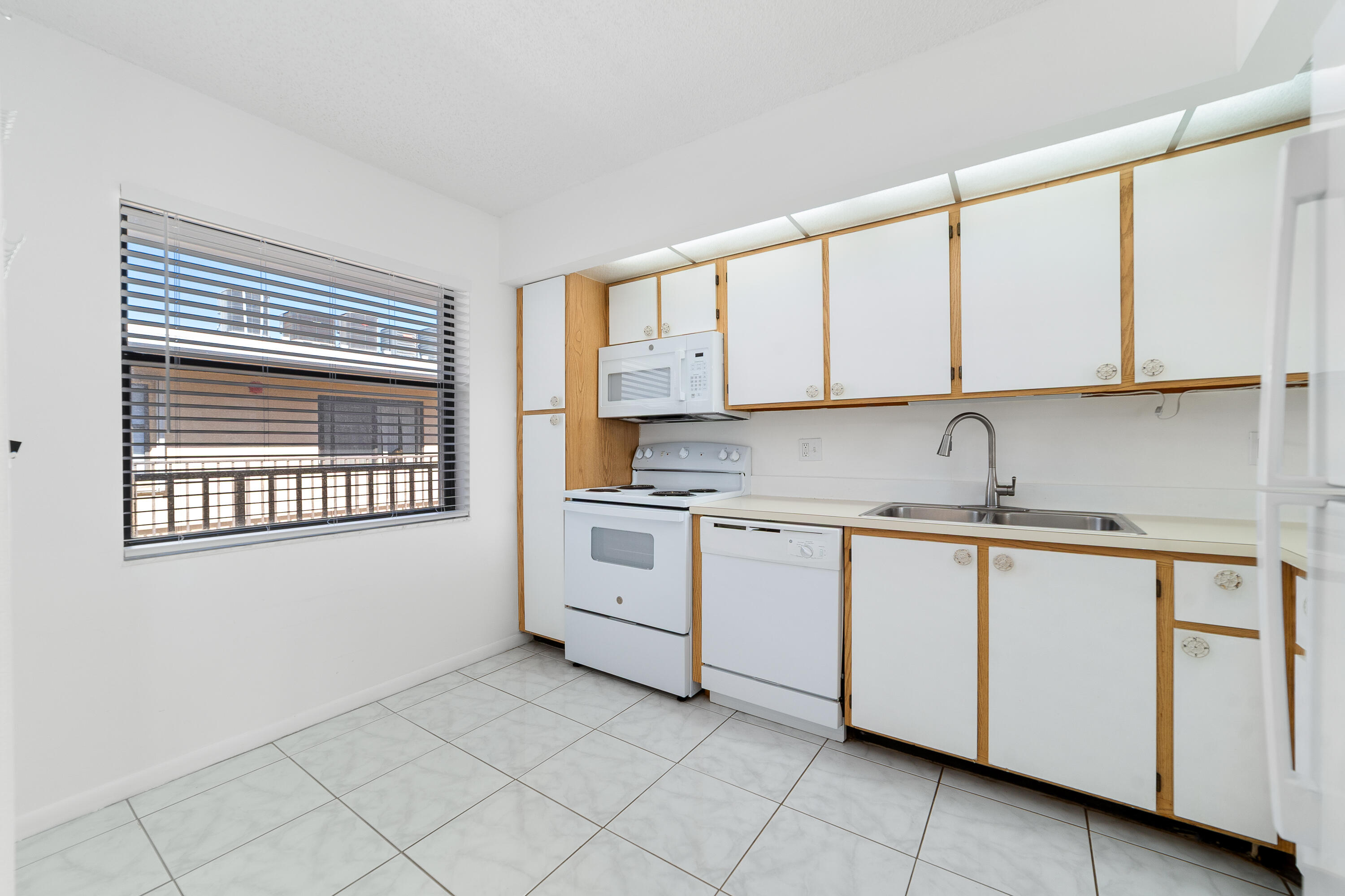 HIDDEN HARBOUR OF THE PALM BEACHES CONDO - Residential