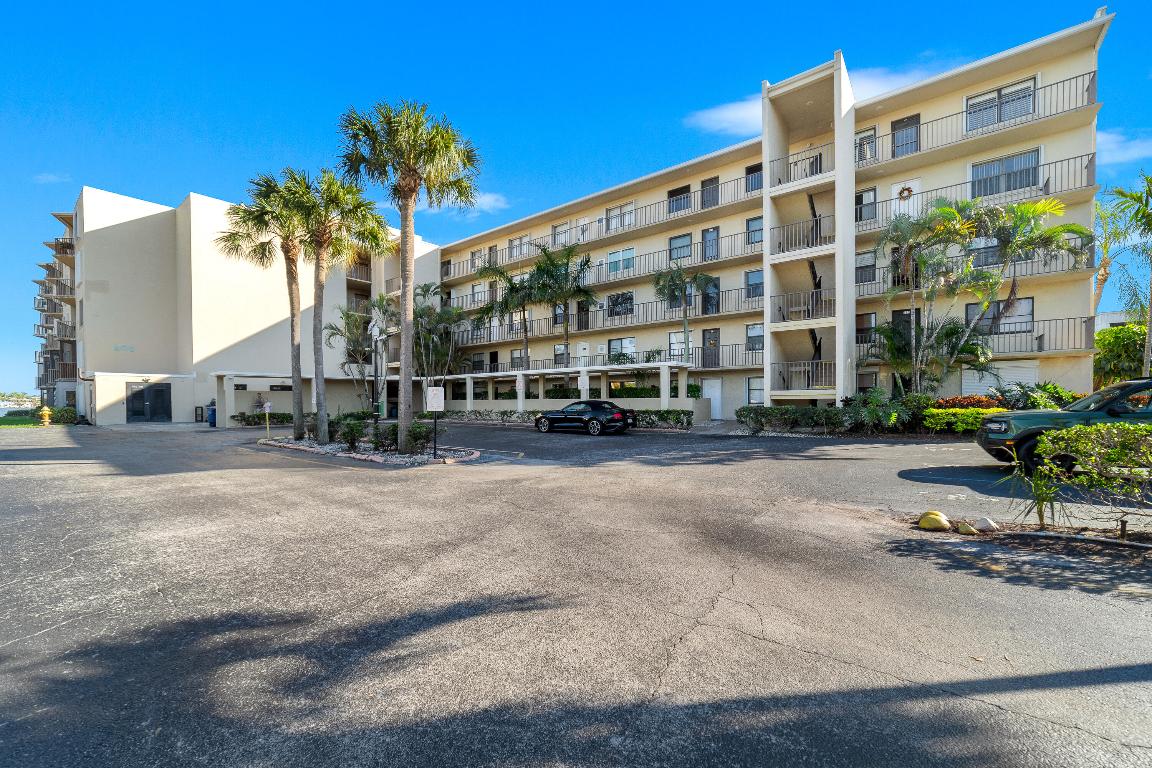 HIDDEN HARBOUR OF THE PALM BEACHES CONDO - Residential