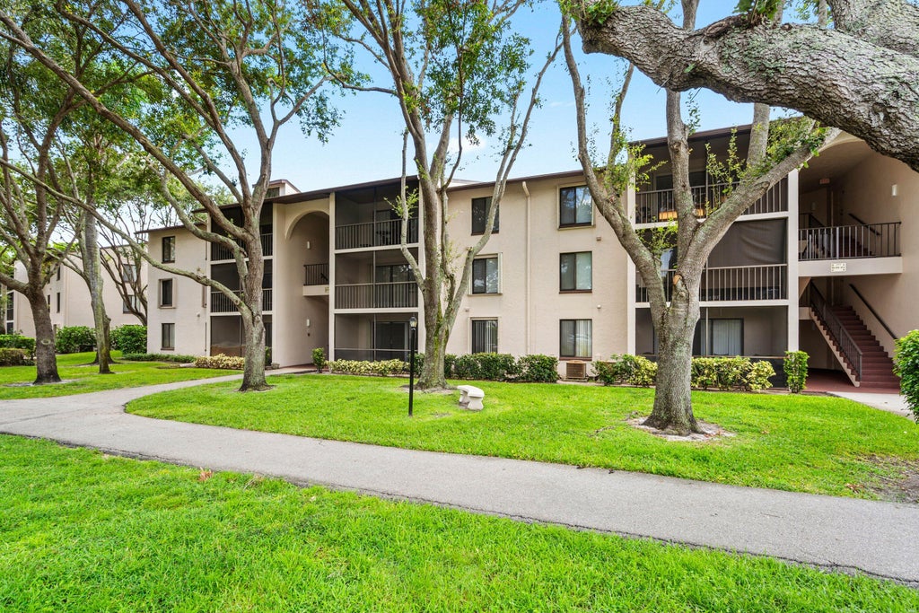Photo of 204 FOXTAIL Drive #F1, Greenacres, FL 33415 (MLS # B26062522)