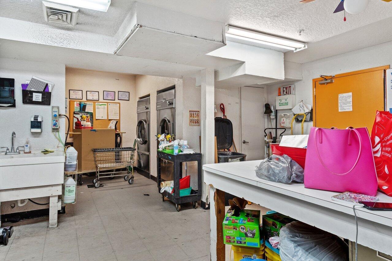 HY-CREST CENTER - Commercial Sale