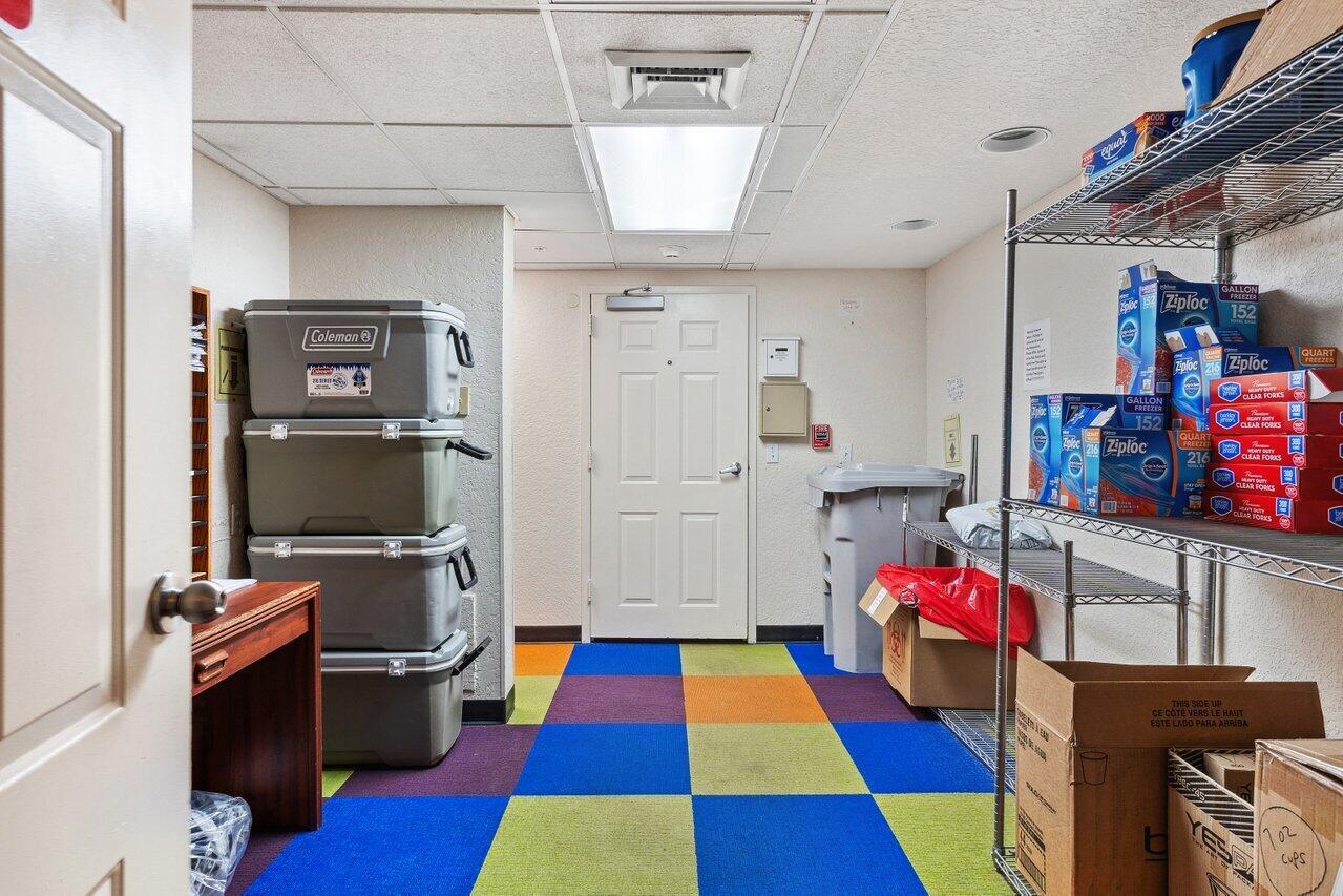 HY-CREST CENTER - Commercial Sale