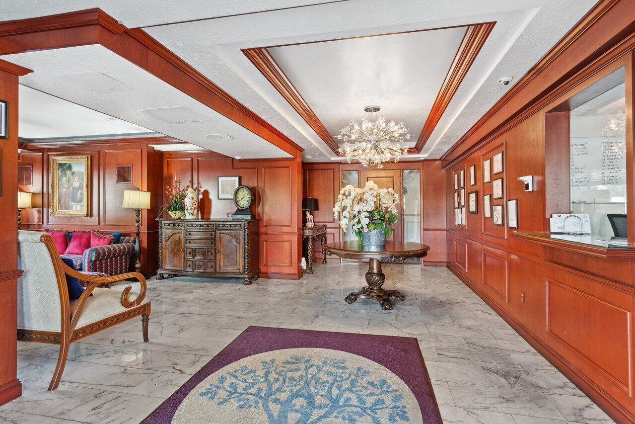 HY-CREST CENTER - Commercial Sale