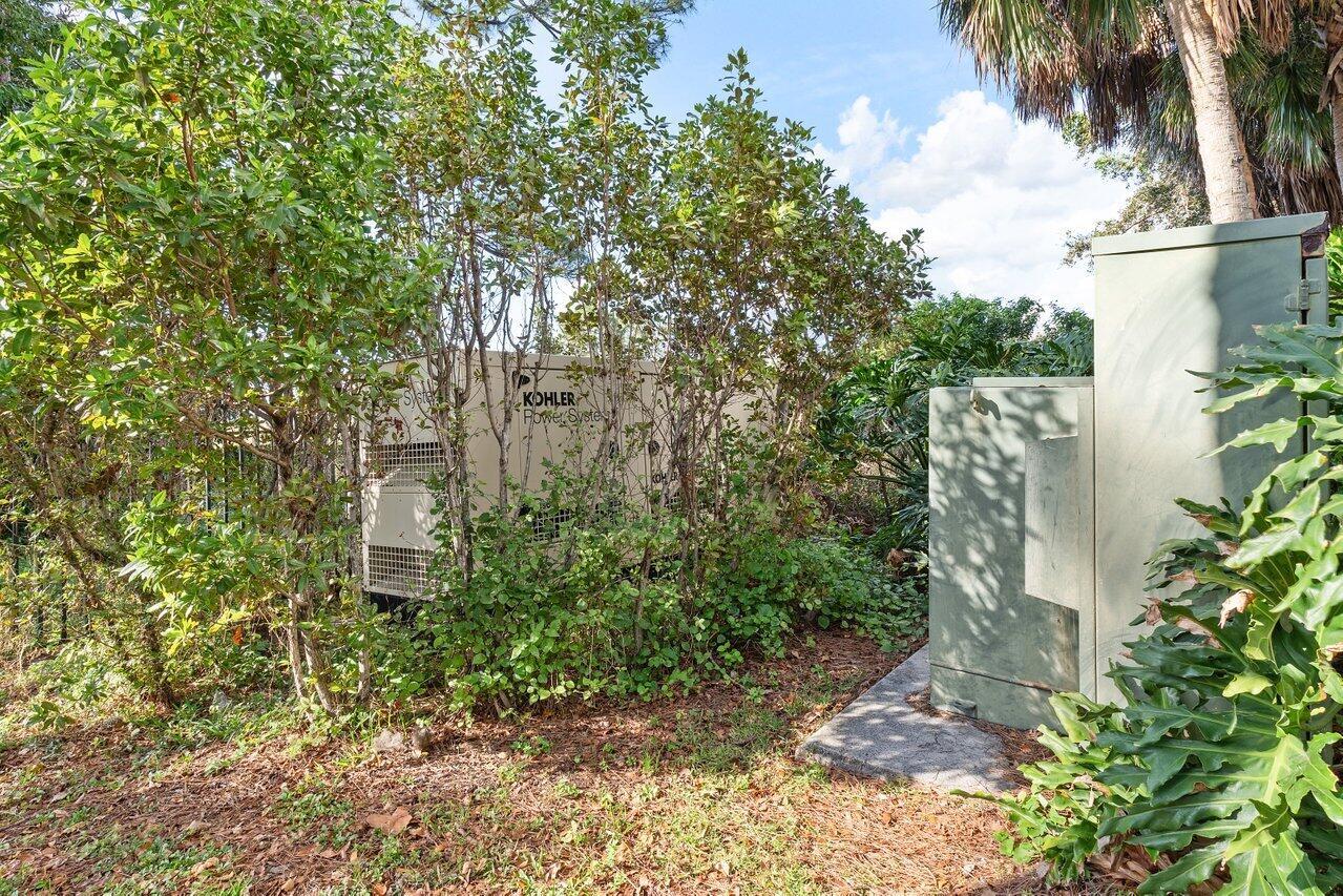 HY-CREST CENTER - Commercial Sale