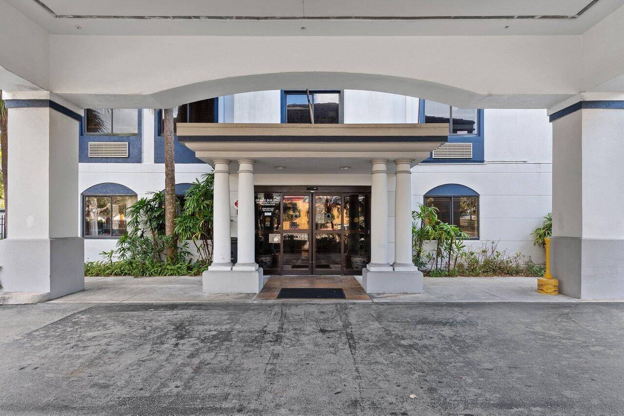 HY-CREST CENTER - Commercial Sale