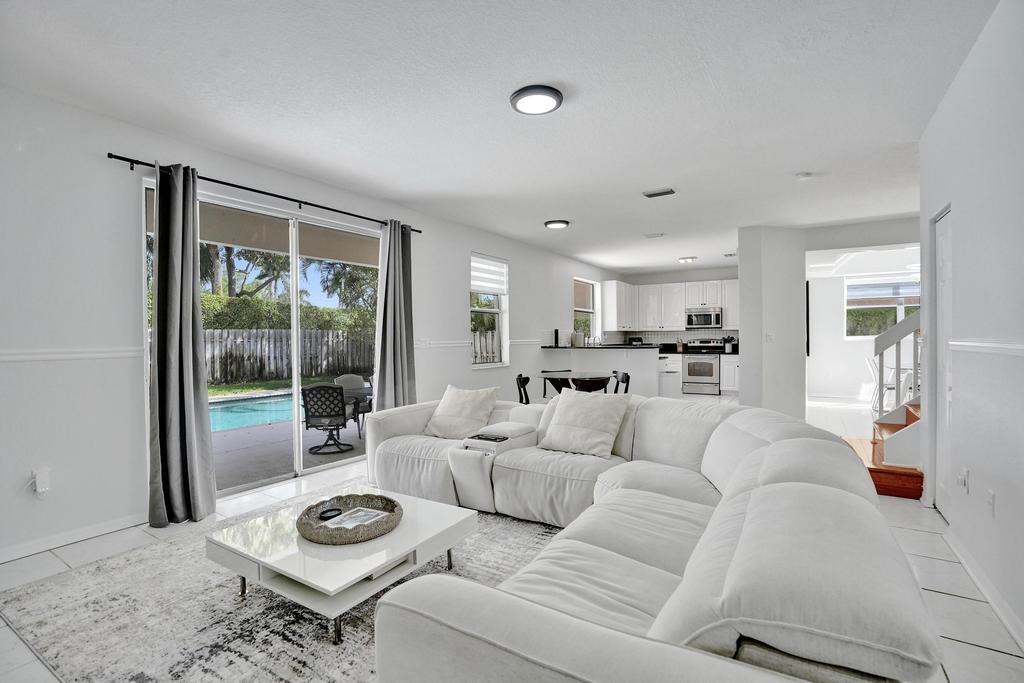 SAPPHIRE POINTE - DIAMOND LAKE - Residential