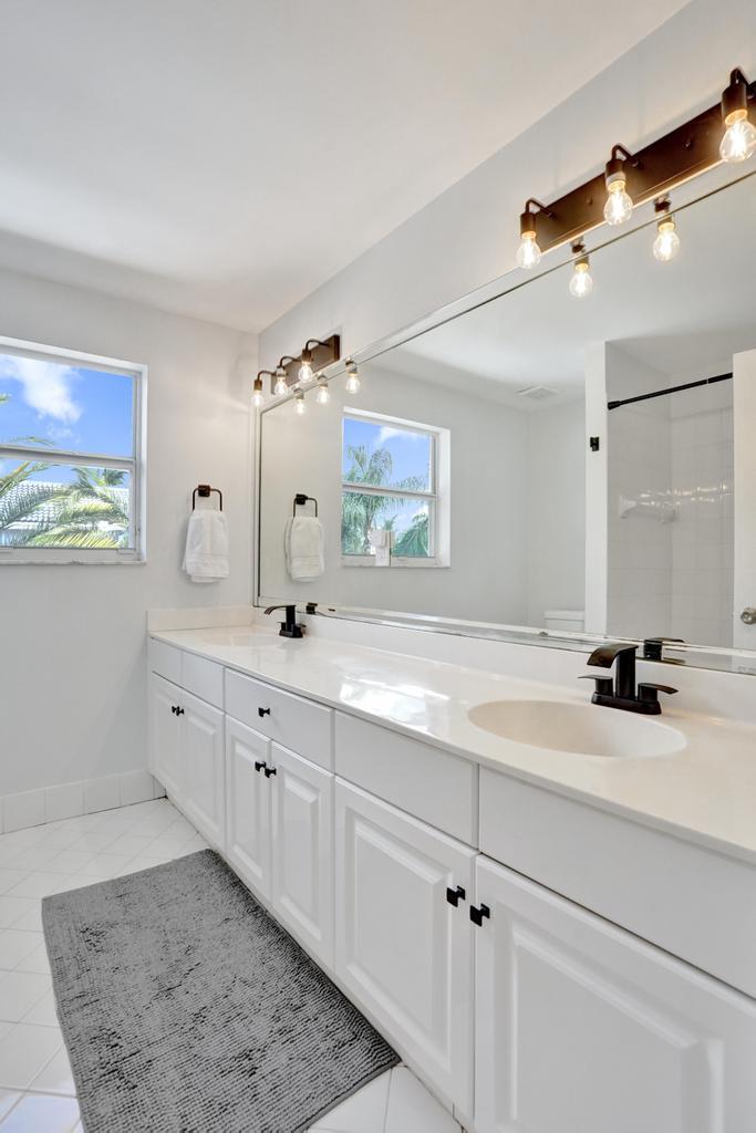 SAPPHIRE POINTE - DIAMOND LAKE - Residential