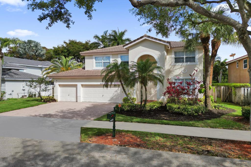 SAPPHIRE POINTE - DIAMOND LAKE - Residential