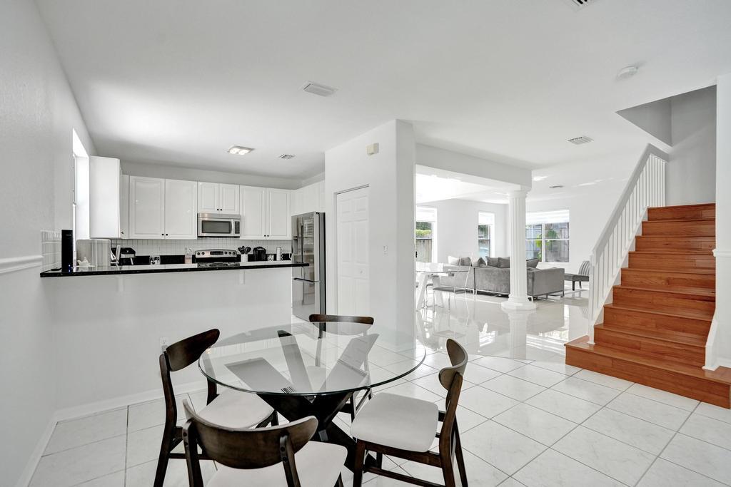 SAPPHIRE POINTE - DIAMOND LAKE - Residential