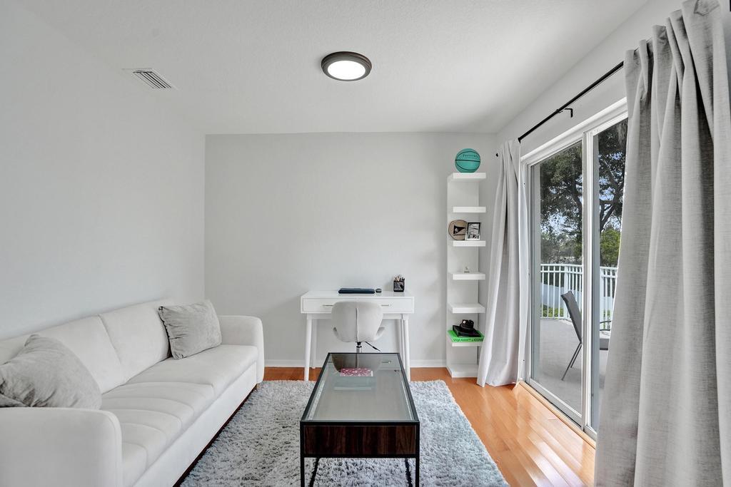 SAPPHIRE POINTE - DIAMOND LAKE - Residential