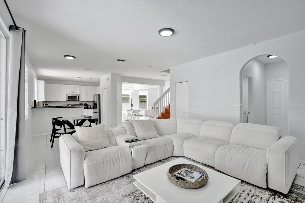 SAPPHIRE POINTE - DIAMOND LAKE - Residential