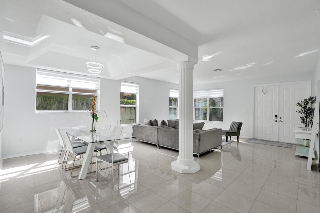 SAPPHIRE POINTE - DIAMOND LAKE - Residential