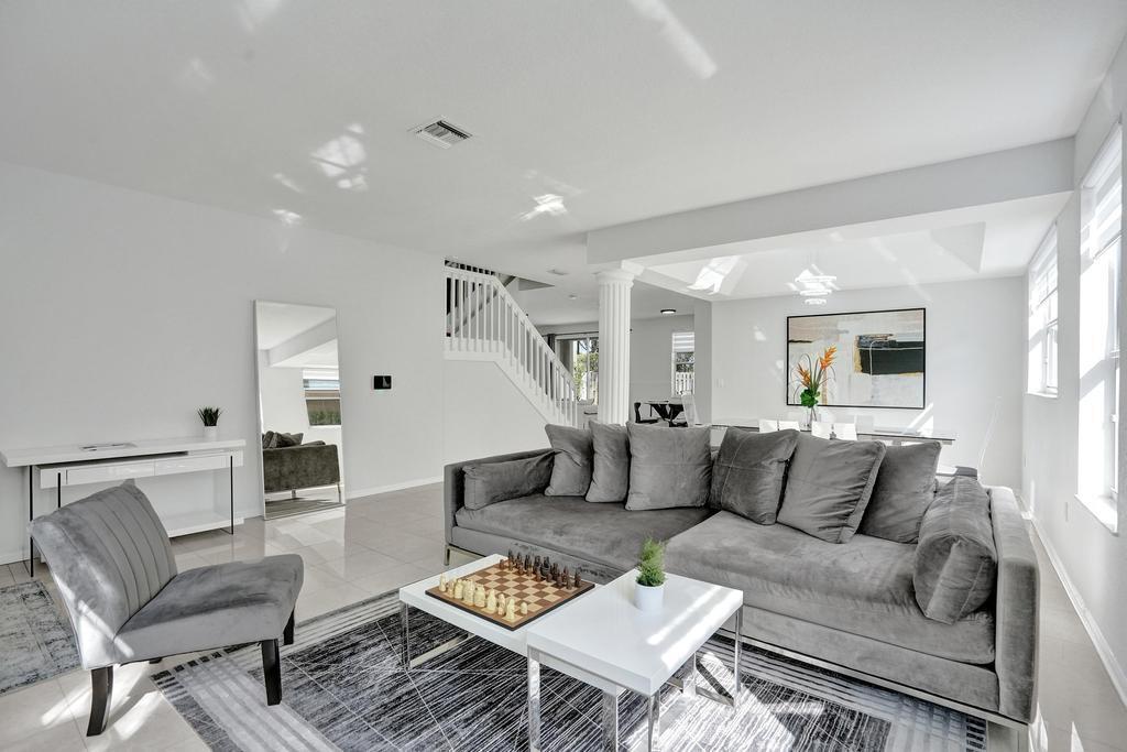 SAPPHIRE POINTE - DIAMOND LAKE - Residential