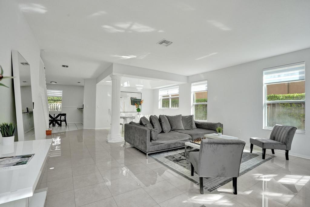 SAPPHIRE POINTE - DIAMOND LAKE - Residential