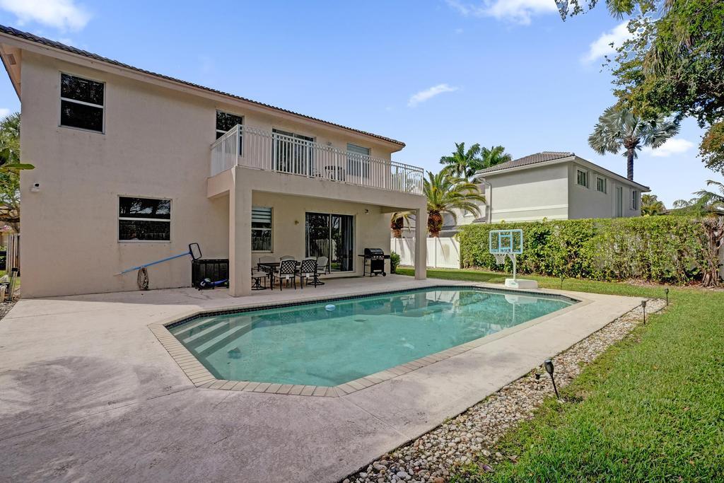 SAPPHIRE POINTE - DIAMOND LAKE - Residential