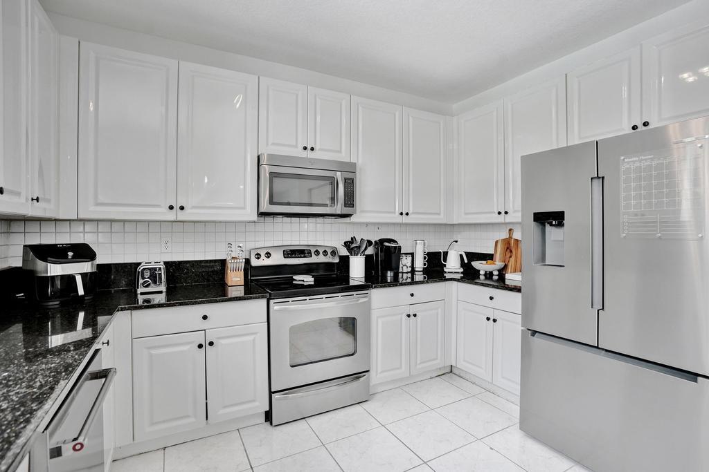 SAPPHIRE POINTE - DIAMOND LAKE - Residential