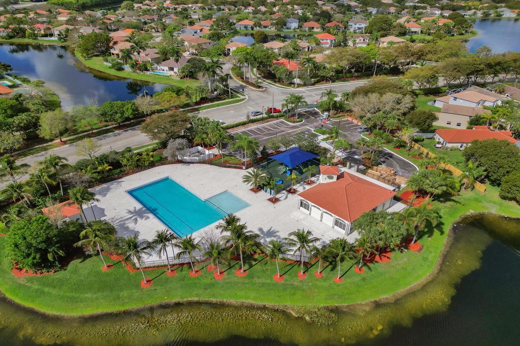 SAPPHIRE POINTE - DIAMOND LAKE - Residential