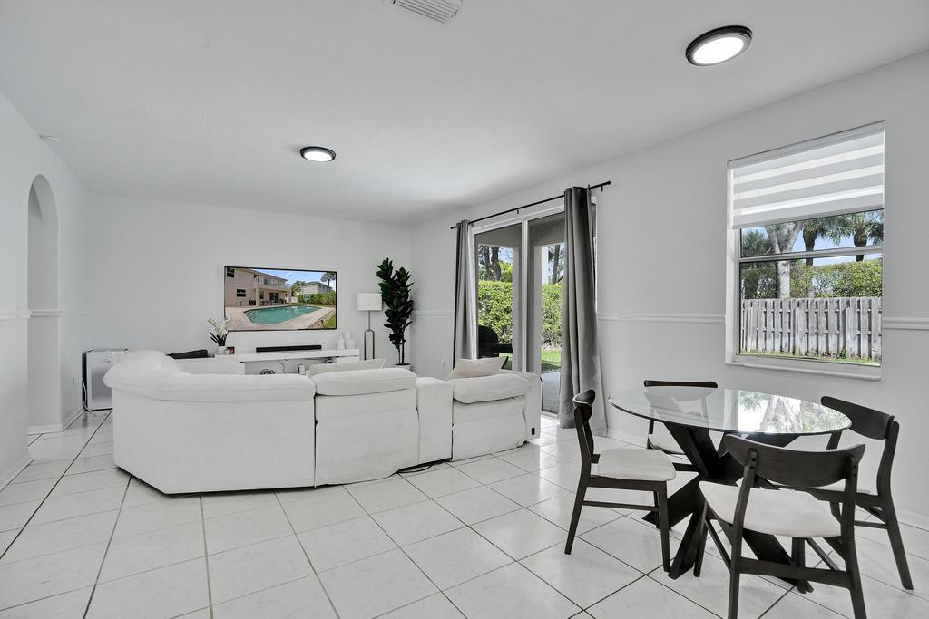 SAPPHIRE POINTE - DIAMOND LAKE - Residential