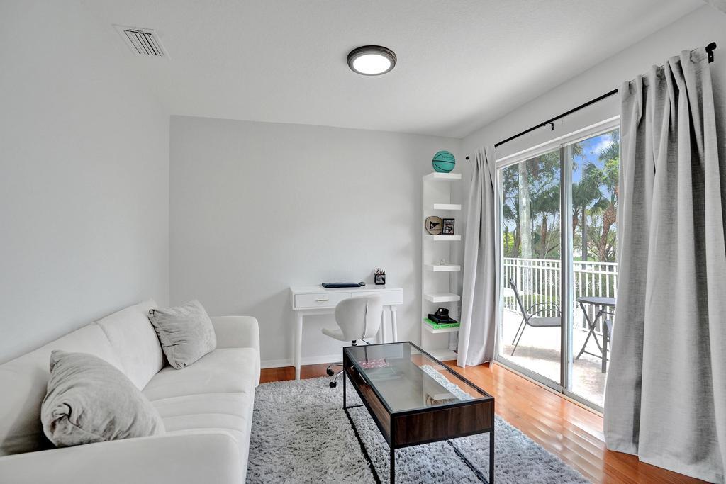 SAPPHIRE POINTE - DIAMOND LAKE - Residential