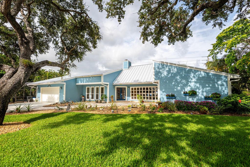 Photo of 2 Palm Court, Stuart, FL 34996 (MLS # R11104834)