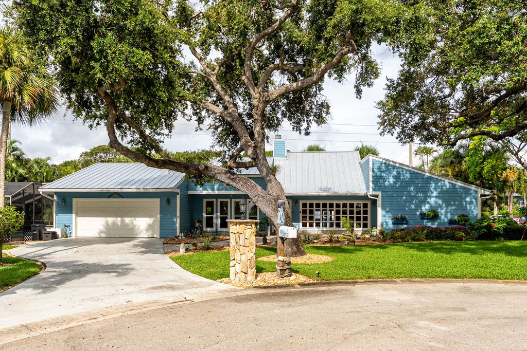 Photo of 2 Palm Court, Stuart, FL 34996 (MLS # R11104834)