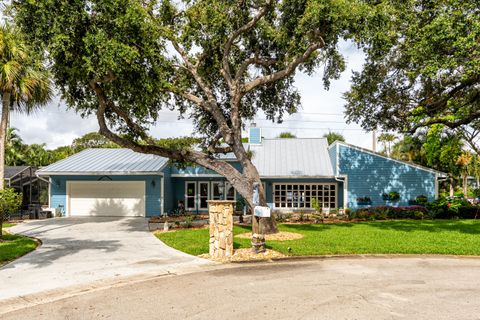 Photo of 2 Palm Court, Stuart, FL 34996 (MLS # R11104834)